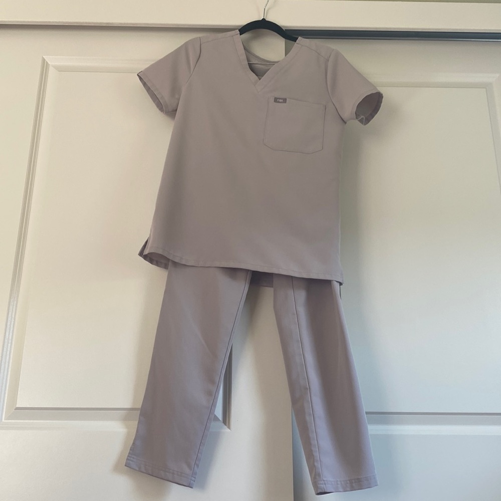 Grey/light purple  Figs scrubs set XS Catarina top Yola skinny pants